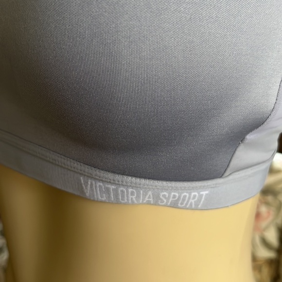 VICTORIA’S SECRET SPORT Gray Racerback Padded Wireless Max Support Bra US 34D - Picture 4 of 7